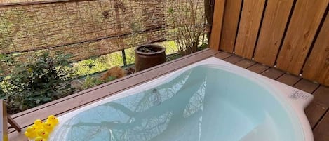 Deluxe Room | Desk, laptop workspace, free WiFi, bed sheets