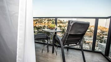 Basic Apartment | Terrace/patio