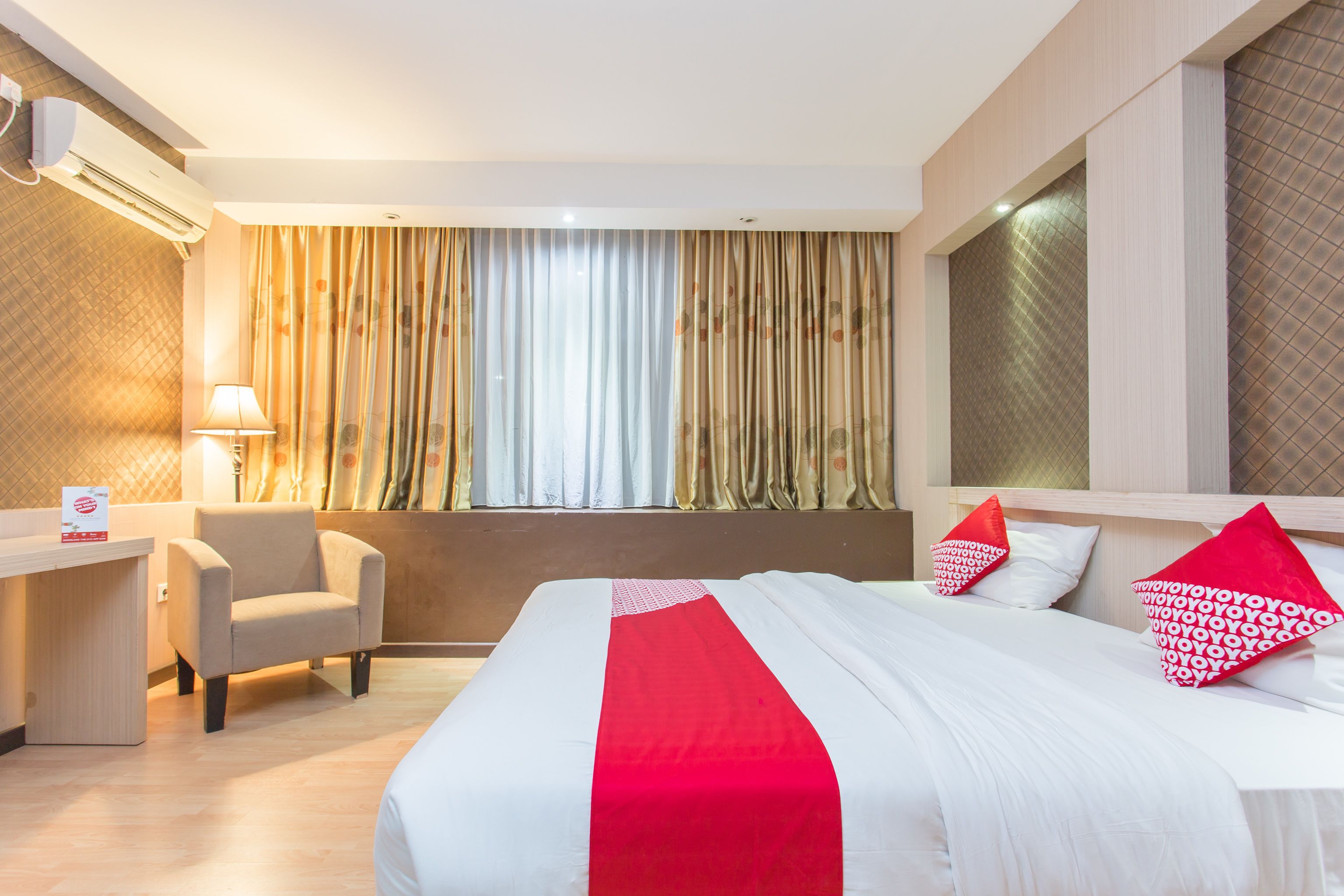 Deluxe Double Room | Laptop workspace, free WiFi, bed sheets