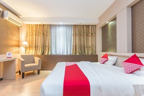 Deluxe Double Room | Laptop workspace, free WiFi, bed sheets