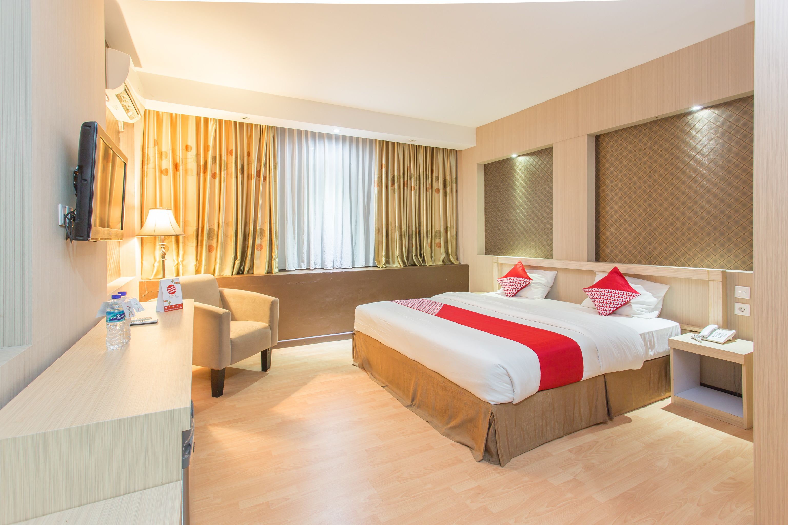 Deluxe Double Room | Laptop workspace, free WiFi, bed sheets