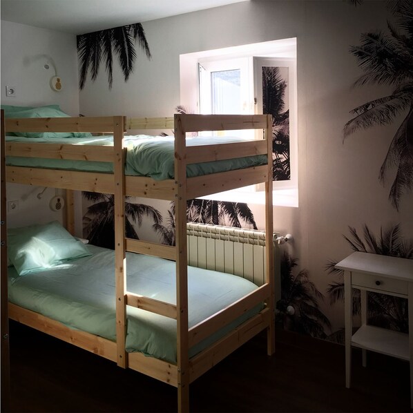 Laptop workspace, free WiFi, bed sheets