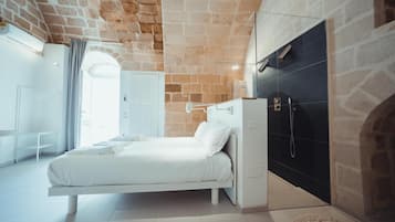 Minibar, Schreibtisch, kostenloses WLAN, Bettwäsche