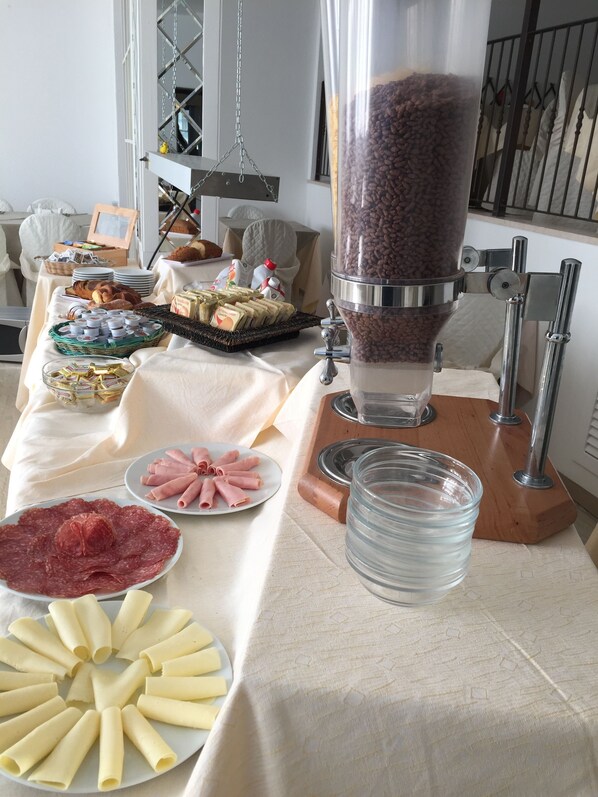 Free daily buffet breakfast