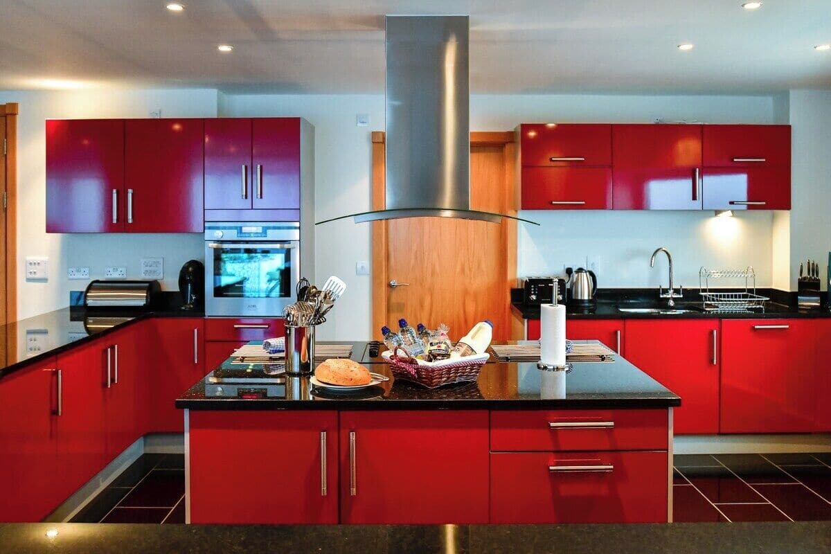 Duplex luxueux | Cuisine privée | Réfrigérateur grande capacité avec congélateur, four à micro-ondes