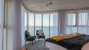 Loftsleilighet – panorama, 4 soverom, sjøutsikt | 4 soverom, sengetøy av topp kvalitet, individuelt innredet og lydisolert