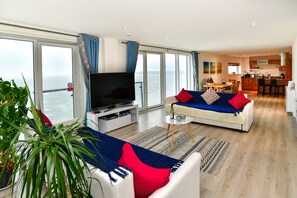 Deluxe Penthouse, 3 Bedrooms | Beach/ocean view - Just Stay Wales – Meridian Quay Penthouses (Swansea)