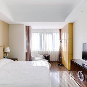 Design Suite | Iron/ironing board, rollaway beds, free WiFi, bed sheets