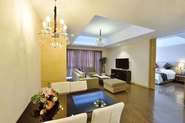 Business Suite | Iron/ironing board, rollaway beds, free WiFi, bed sheets - Beijing Golden Bay Residence (Beijing)