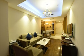 Standard Suite | Iron/ironing board, rollaway beds, free WiFi, bed sheets - Beijing Golden Bay Residence (Beijing)