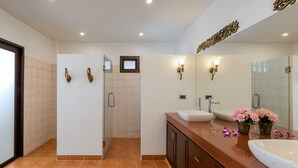 6 Bedrooms with Private Pool Villa | Banheiro