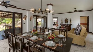 6 Bedrooms with Private Pool Villa | Opções para refeição no quarto
