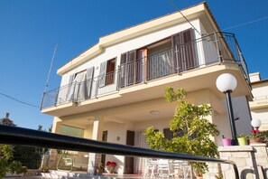 Façana frontal de l'allotjament