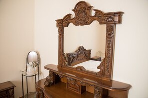 Habitació doble, diversos llits | Equipament de l'habitació