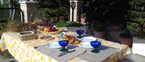 Tägliches inbegriffenes Frühstücksbuffet