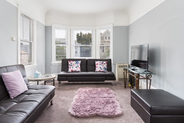 Apartment | Living area | Flat-screen TV