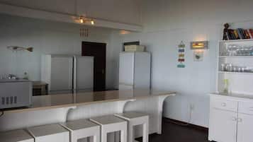 House, Multiple Bedrooms | Private kitchen | Full-size fridge, oven, stovetop, electric kettle