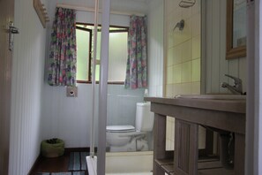 House, Multiple Bedrooms | Bathroom | Shower - Mar Azul 5 (Ponta d'Ouro)
