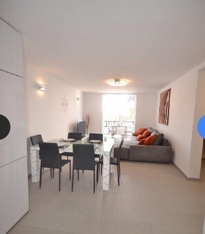 Leilighet, 2 soverom | Eget kjøkken | Kjøleskap, mikrobølgeovn, ovn og kokeplater