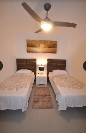 Leilighet, 2 soverom | 2 soverom, blendingsgardiner, strykejern/-brett og wi-fi (inkludert)