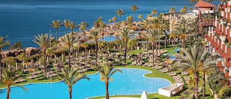 Outdoor pool, pool umbrellas, sun loungers