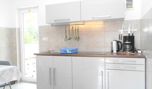 Căn hộ, 2 phòng ngủ (AP3) | Bếp riêng | Tủ lạnh, lò vi sóng, bếp nấu, ấm điện 