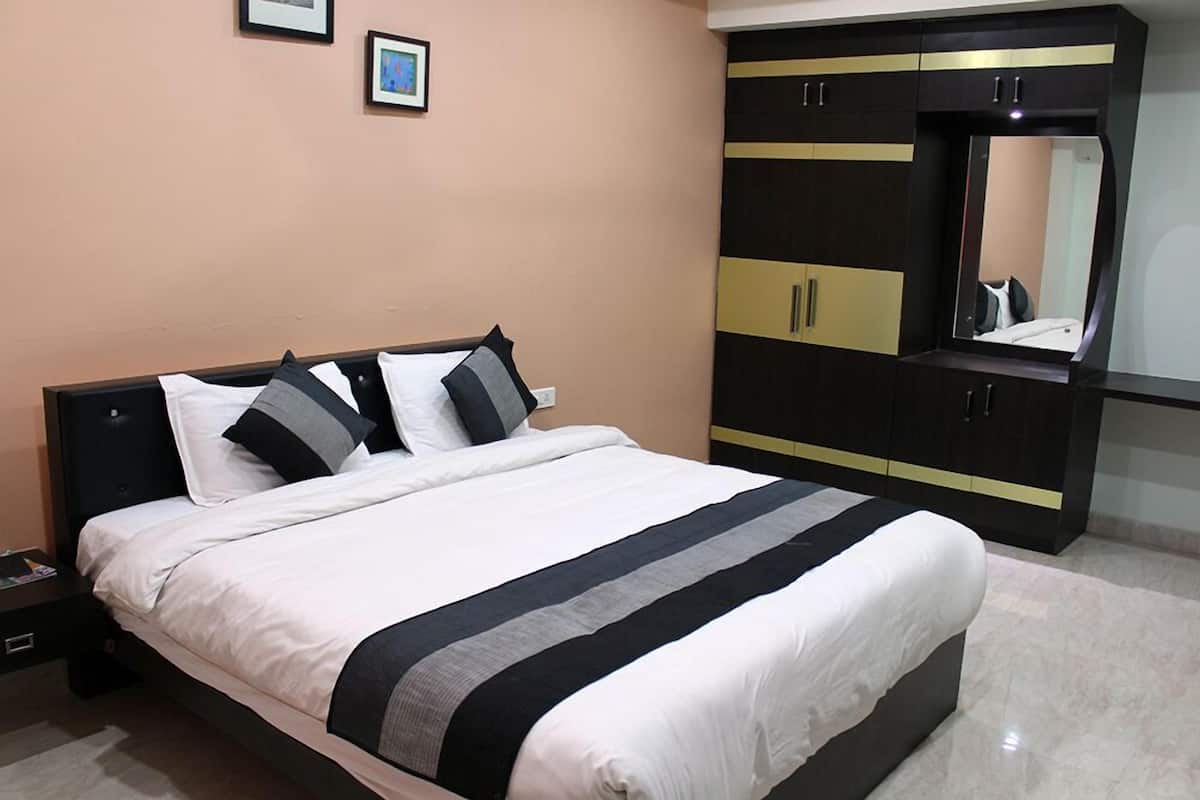 In-room safe, iron/ironing board