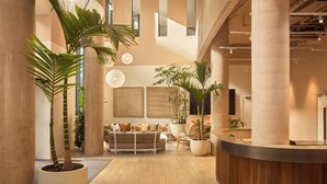 Reception - ARK Canary Wharf (London)