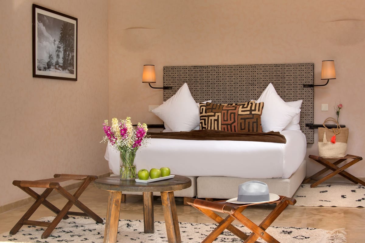 ห้องจูเนียร์สวีท, 1 ห้องนอน (Lodge) | ผ้าปูที่นอน Frette จากอิตาลี, เครื่องนอนระดับพรีเมียม, ผ้านวมขนเป็ด
