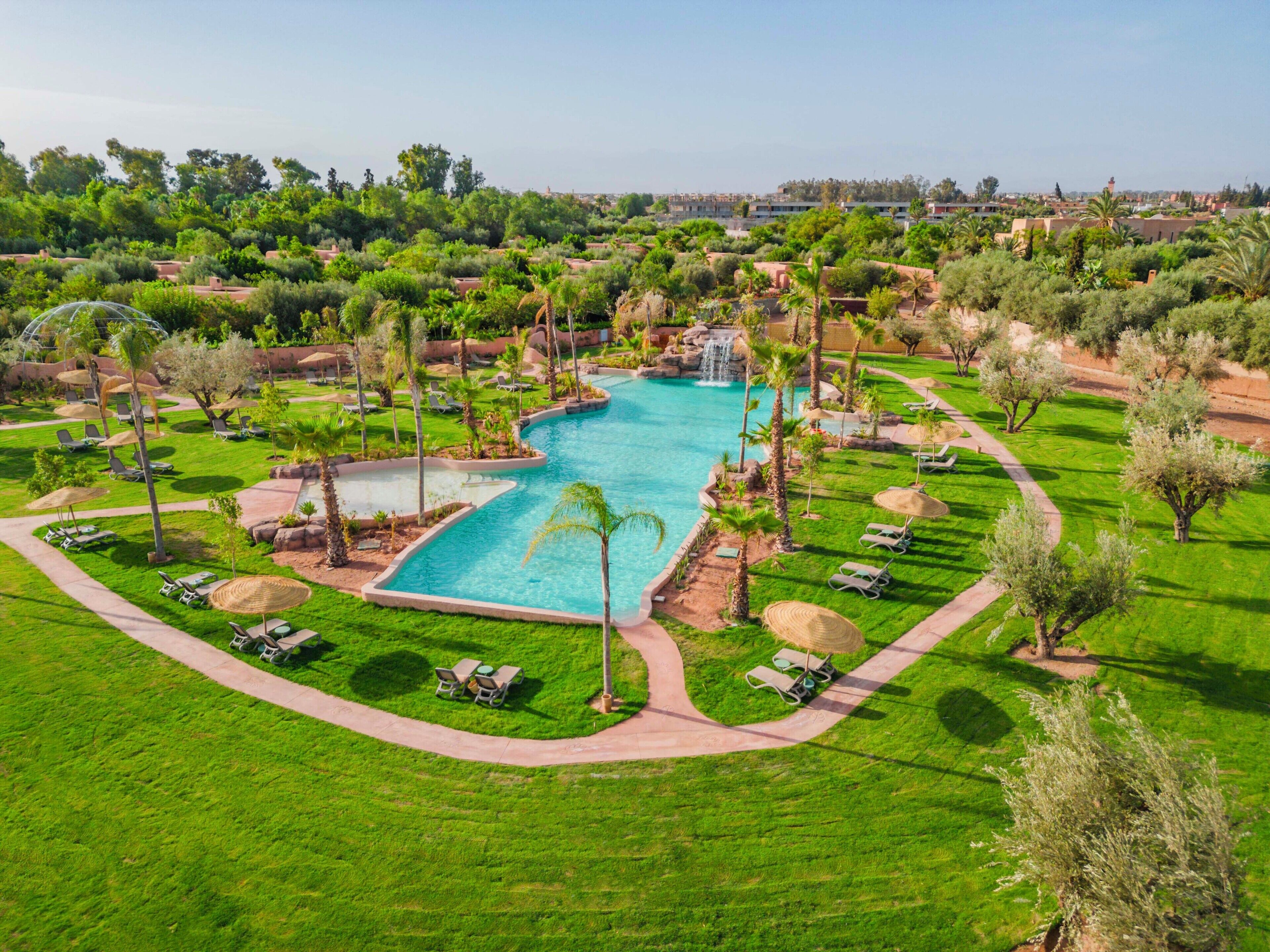 Piscina coberta, piscina a l'aire lliure i gandules 