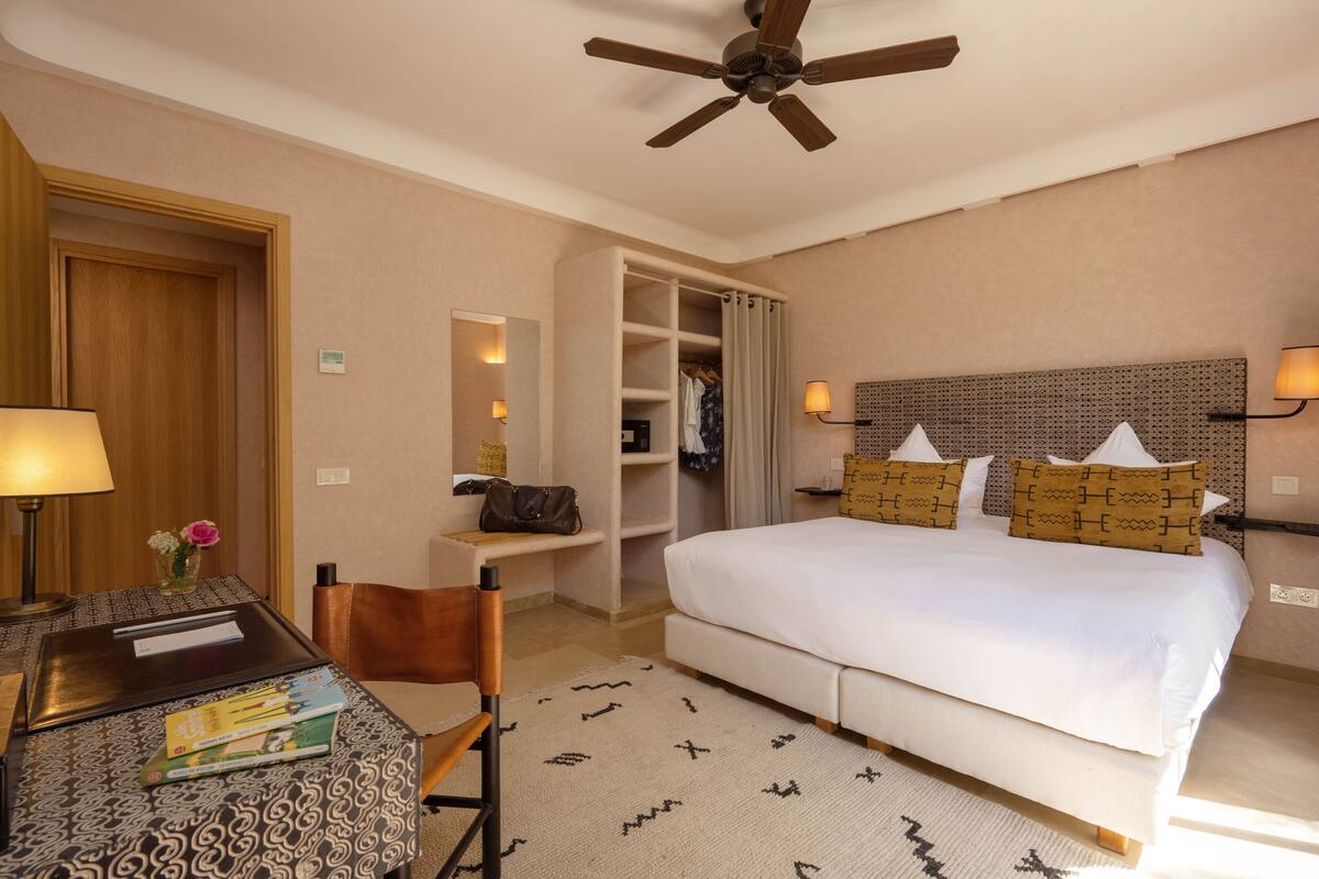ห้องสวีท, 2 ห้องนอน | ผ้าปูที่นอน Frette จากอิตาลี, เครื่องนอนระดับพรีเมียม, ผ้านวมขนเป็ด