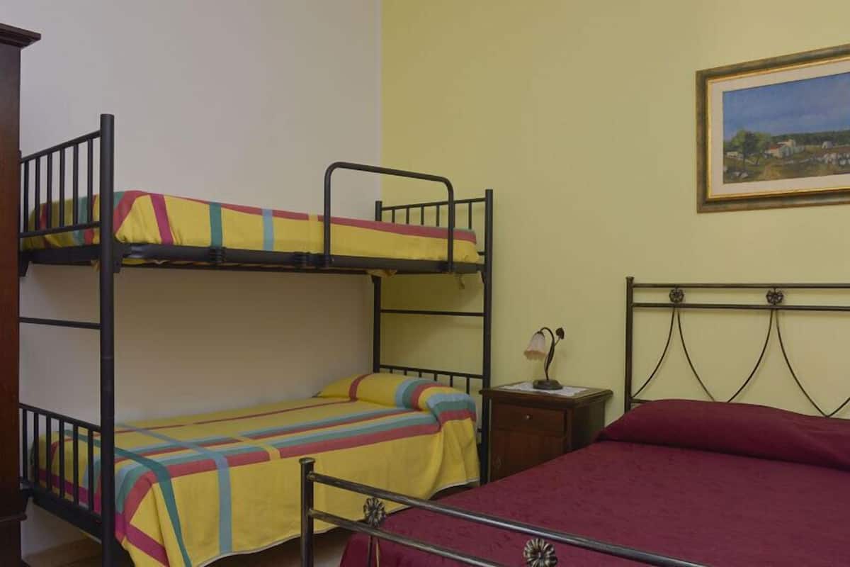 Chambre quadruple | Bureau, rideaux dâobscurcissement, systĂšme dâinsonorisation