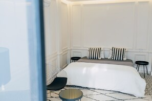 Suite | Skrivebord, blendingsgardiner, wi-fi (inkludert) og sengetøy