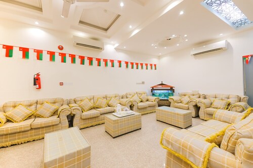 Super OYO 107 Ras Al Hadd Waves Hotel