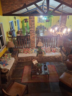 Breakfast, lunch, dinner served; Mediterranean cuisine, alfresco dining  - Pousada Janela do Céu (Lima Duarte)