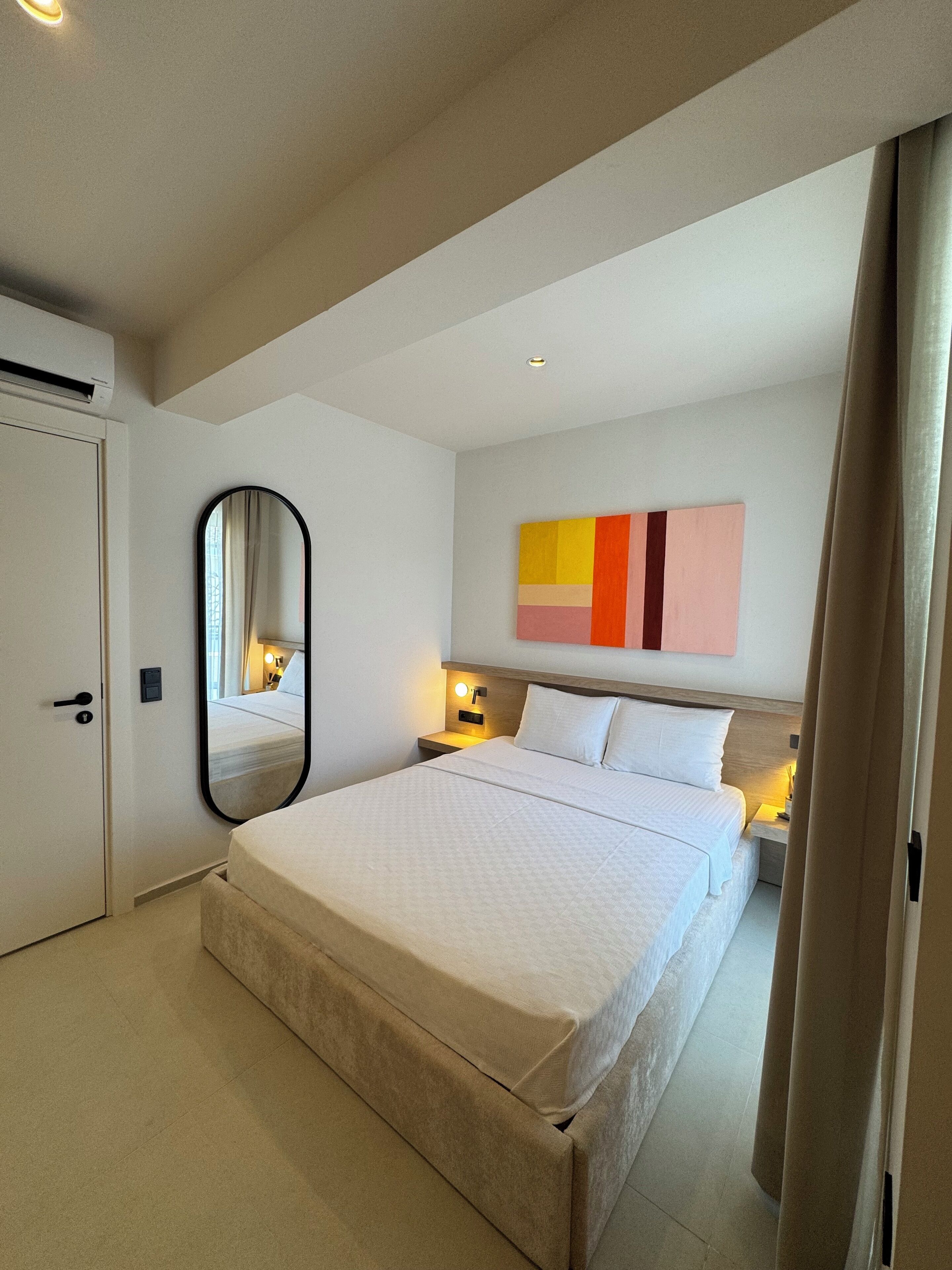 standard double room | 1 bedroom, minibar, desk, laptop workspace