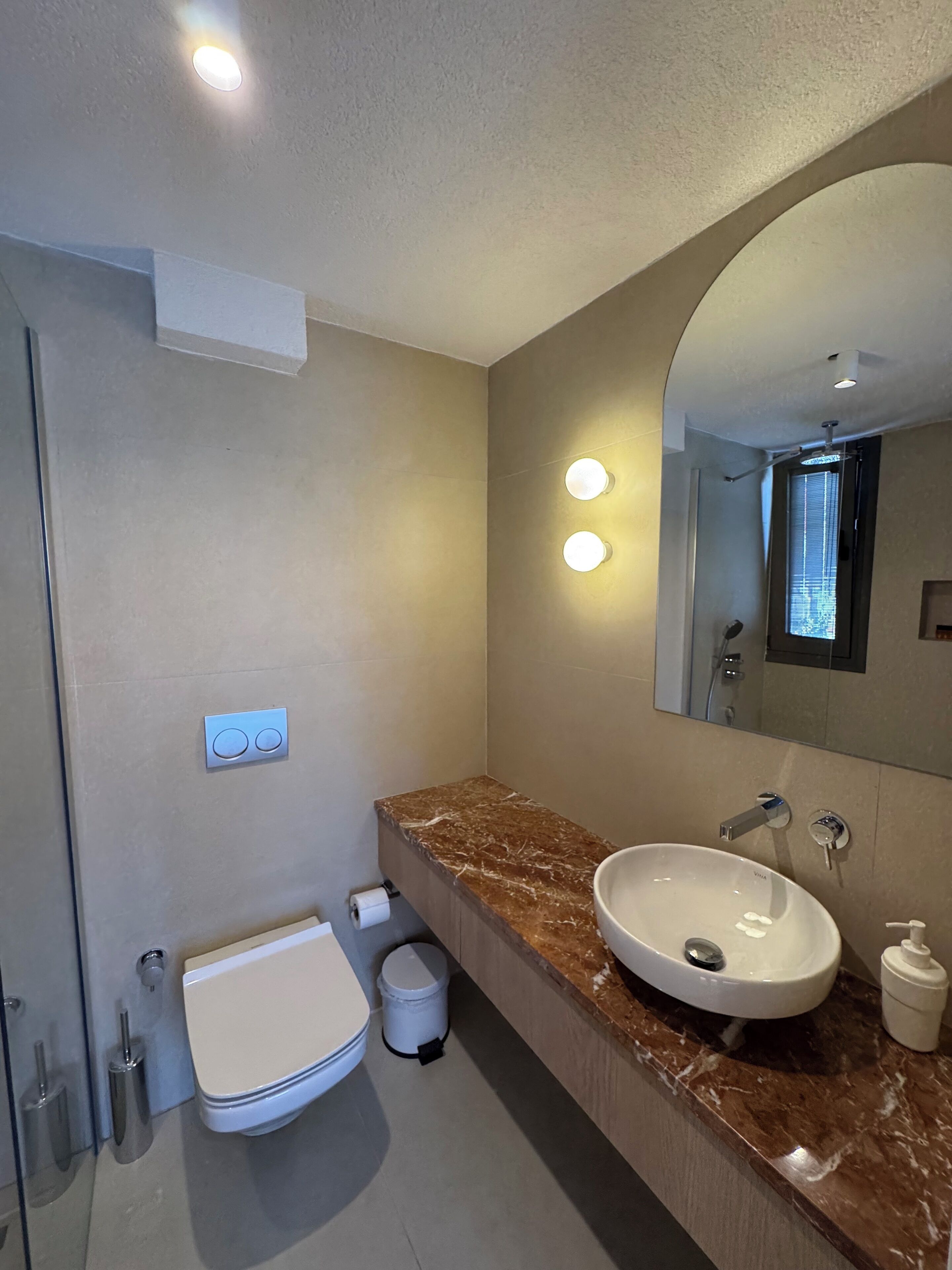 superior triple room, city view | bathroom | shower, rainfall showerhead, free toiletries, hair dryer