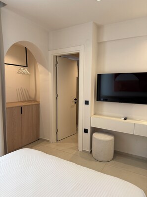Standard Double Room | 1 bedroom, minibar, desk, laptop workspace