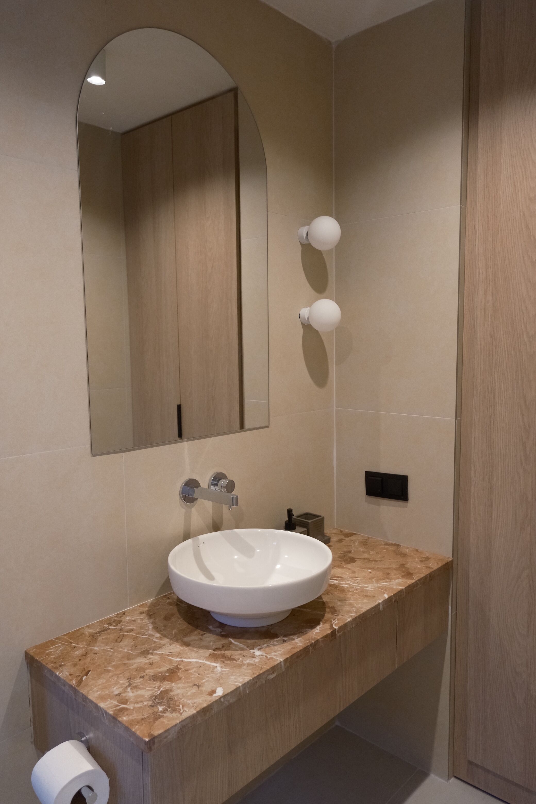 standard double room | bathroom | shower, rainfall showerhead, free toiletries, hair dryer