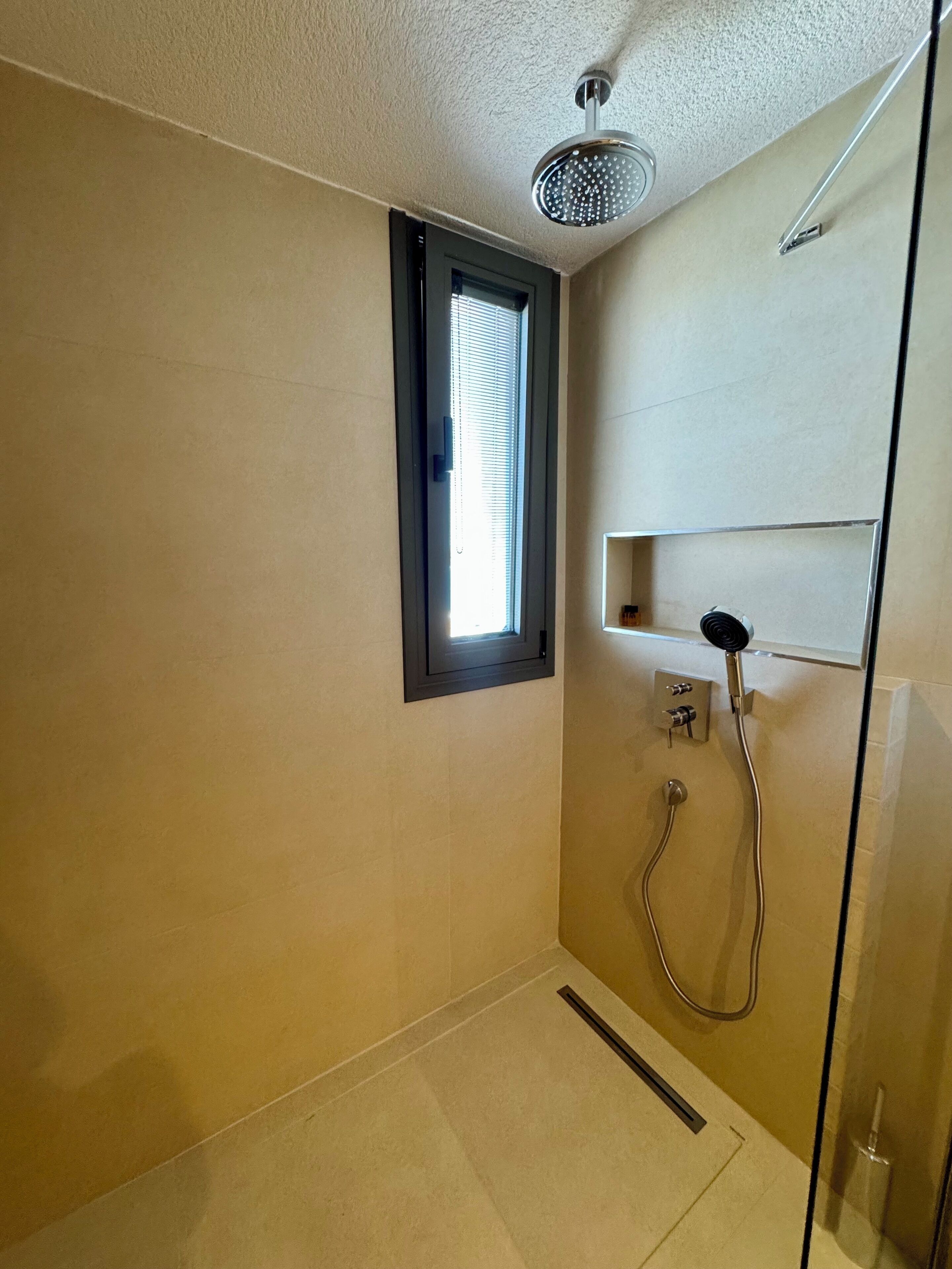 superior triple room, city view | bathroom | shower, rainfall showerhead, free toiletries, hair dryer