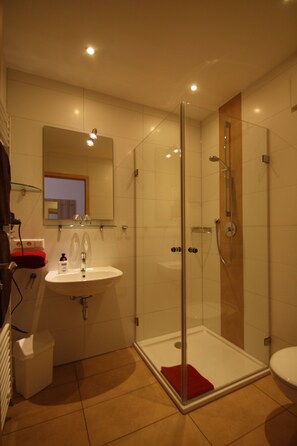 Modern Double Room | Bathroom