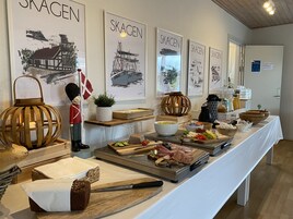 Free daily buffet breakfast