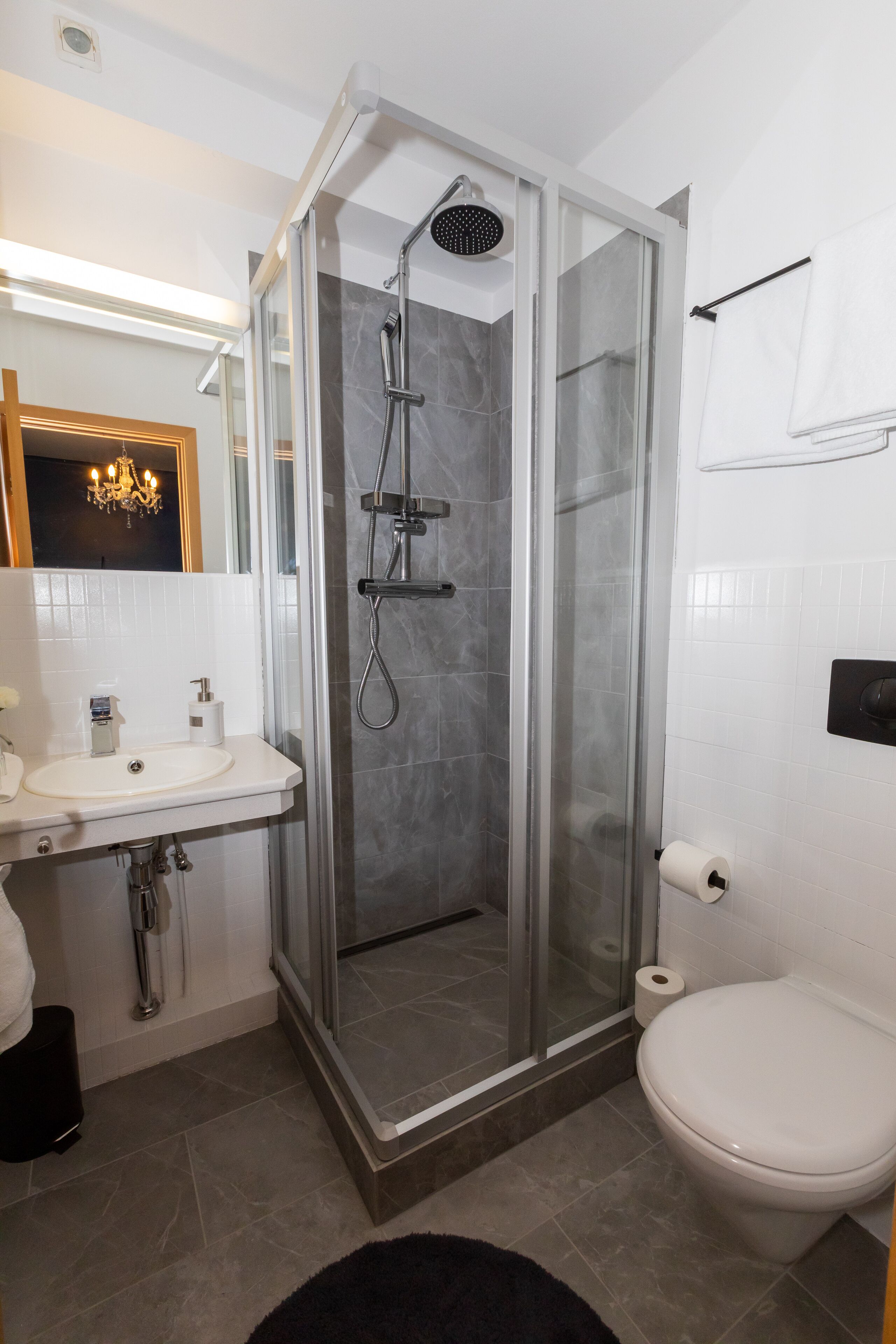 standard room, garden view | bathroom | shower, free toiletries, hair dryer, bathrobes