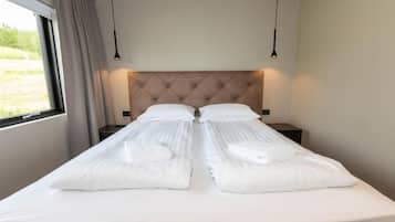 Apartment with mountain view | Individually decorated, individually furnished, desk, blackout drapes