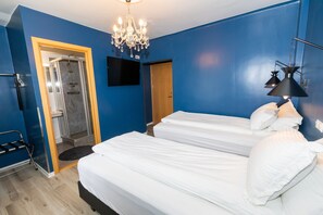 Trang trí khác biệt, trang bị nội thất với thiết kế riêng biệt, bàn 