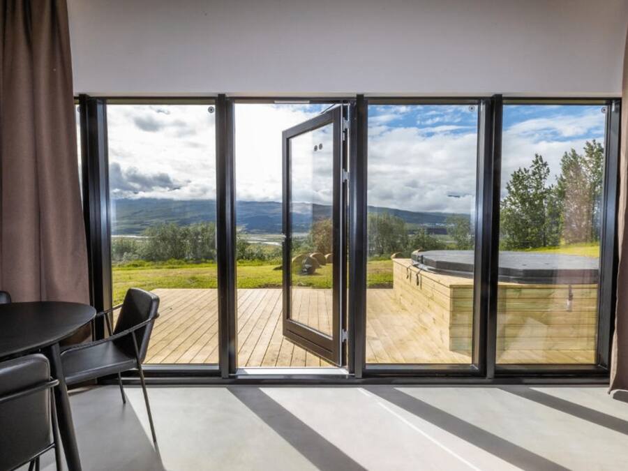 Apartment with mountain view | Living area