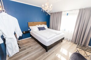 特色装修、特色家居、办公桌、遮光窗帘