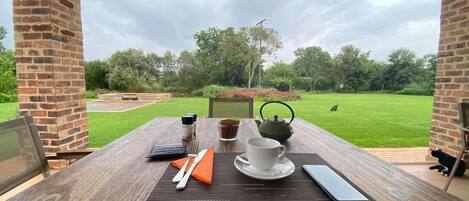 Petit déjeuner, déjeuner et dßner servis sur place