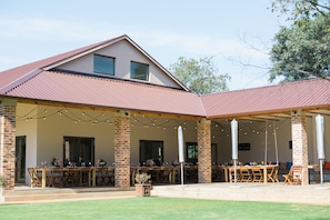 Breakfast, lunch and dinner served  - Esther's Country Lodge (Magaliesberg)