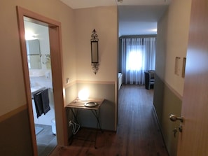 Comfort Double Room (Wendelstück) | Free WiFi, bed sheets - Ferienweingut Hirschen Schulstrasse (Burg)